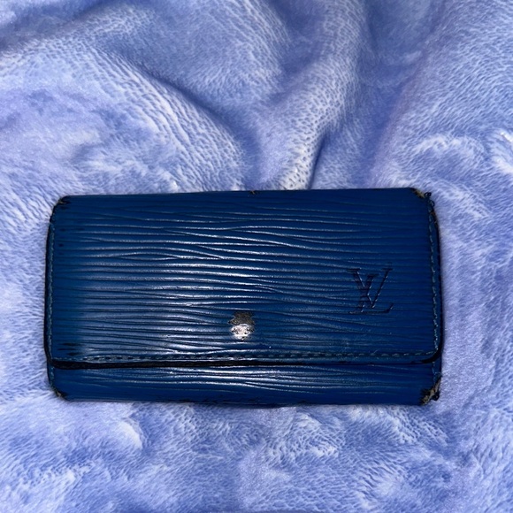 Louis Vuitton Blue epi leather 4 key holder damaged